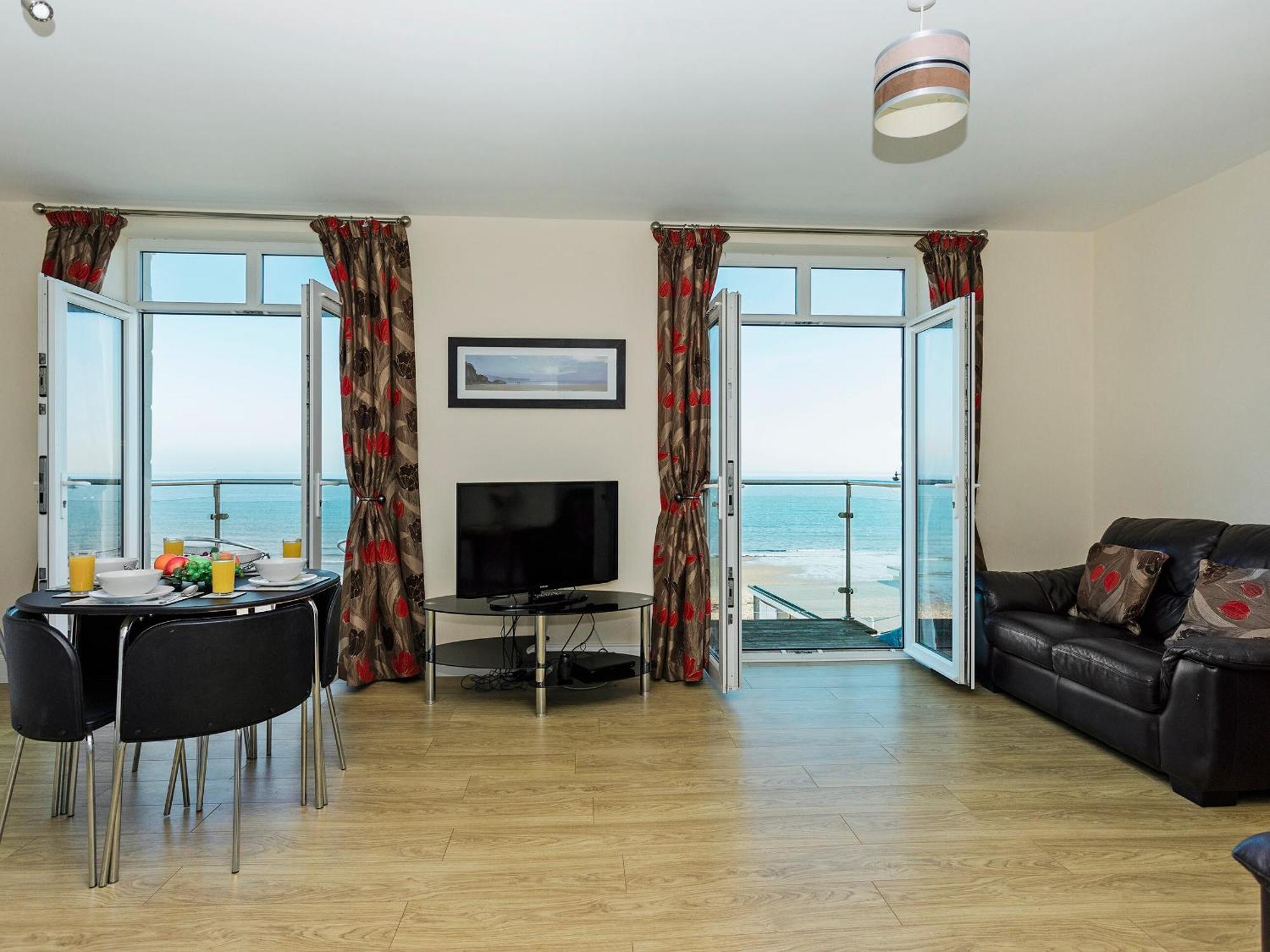 Sunny Beach Apartments Shanklin Extérieur photo