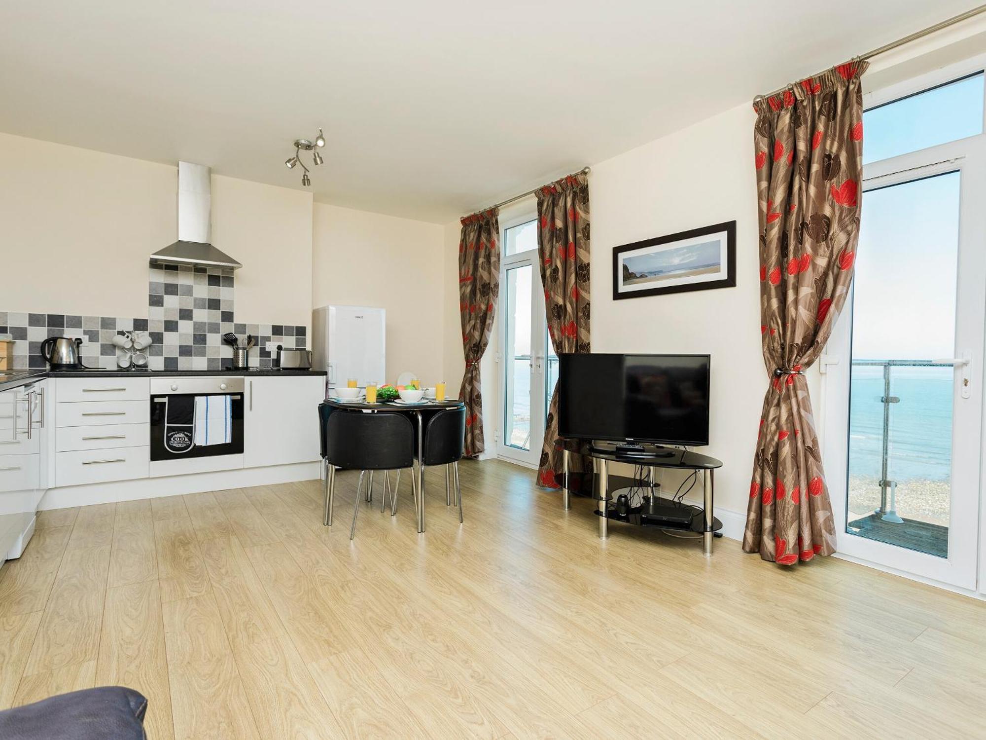 Sunny Beach Apartments Shanklin Extérieur photo