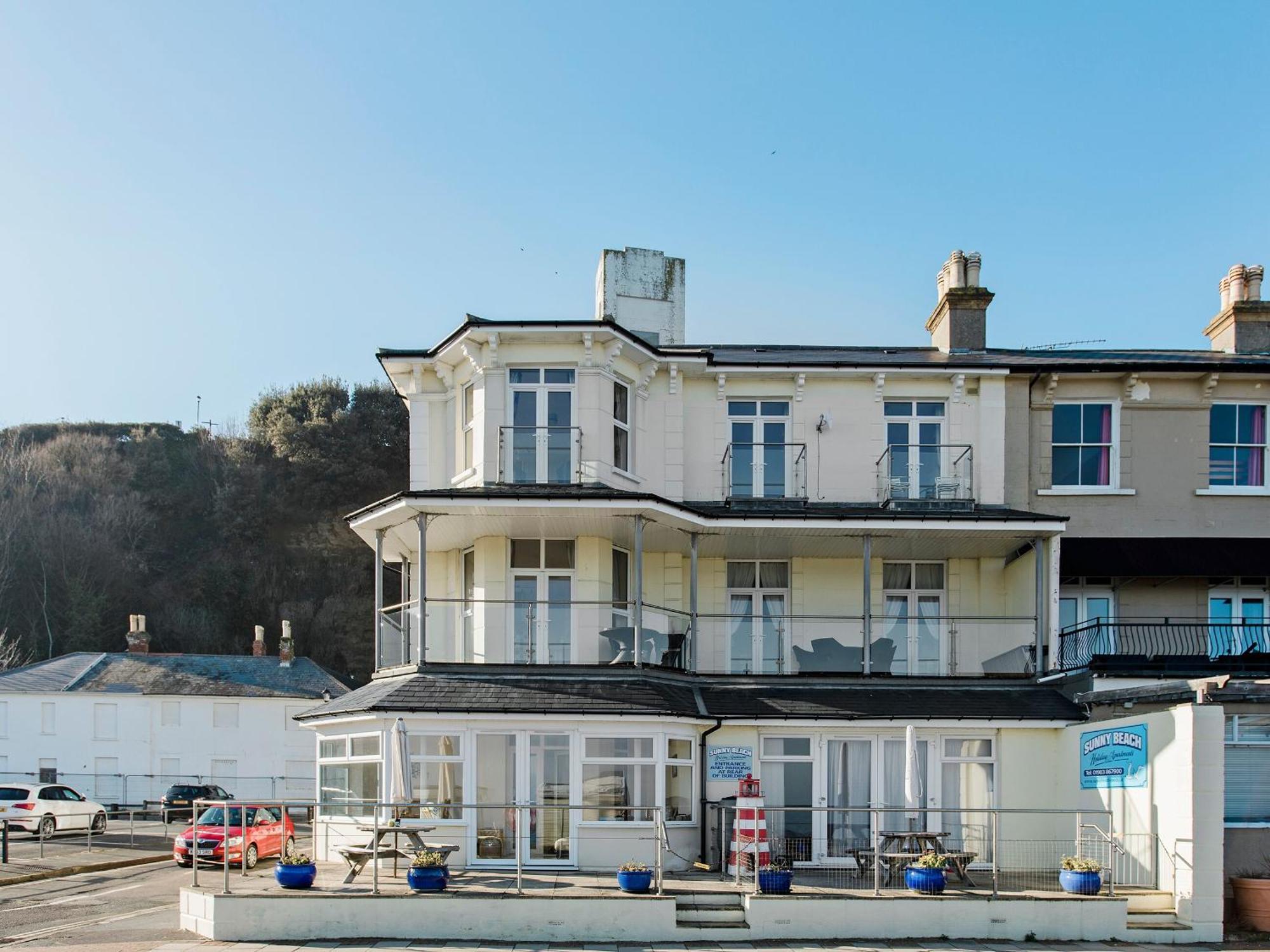 Sunny Beach Apartments Shanklin Extérieur photo